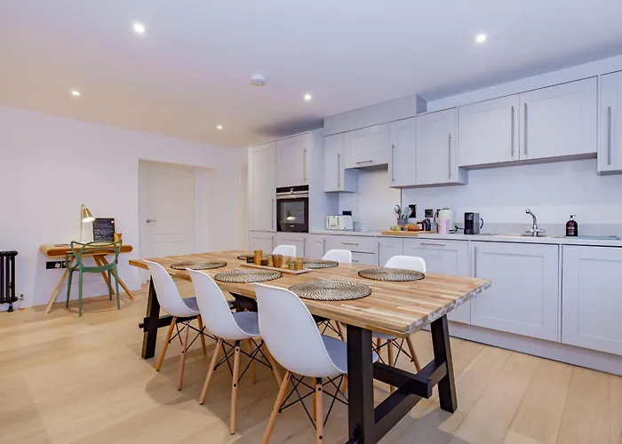Oxfordshire Living - The Churchill Apartment - Woodstock