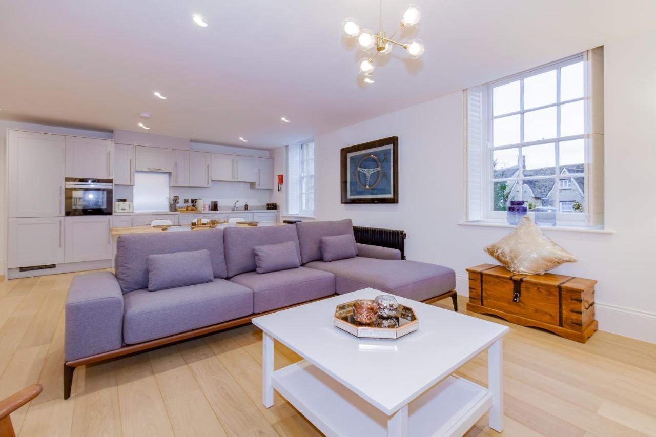 Oxfordshire Living - The Churchill - * Woodstock